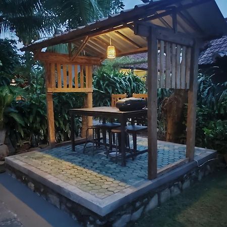 Giri Sari Guest House Pemuteran Kültér fotó