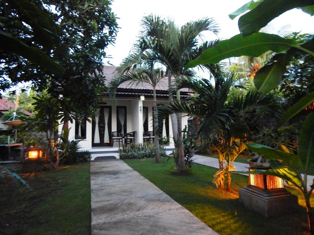 Giri Sari Guest House Pemuteran Kültér fotó