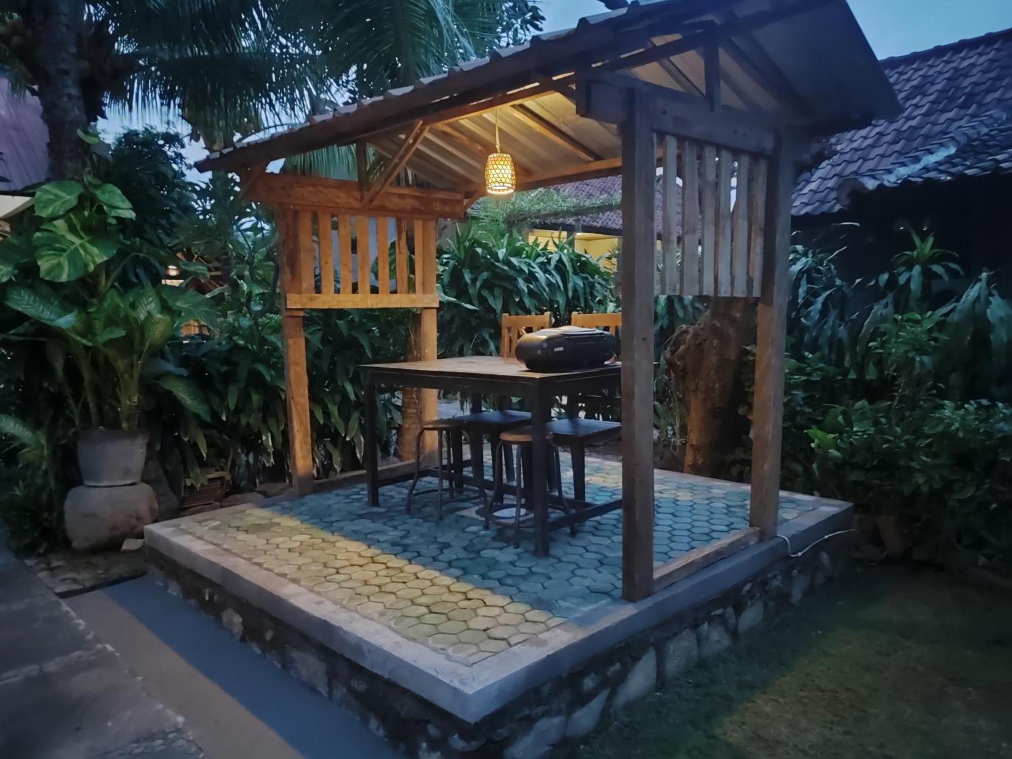 Giri Sari Guest House Pemuteran Kültér fotó